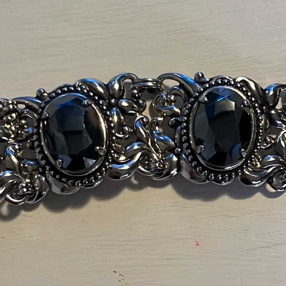 Vintage wide polished silver bracelet with faceted black/silver hematite stones - Picture 5 of 9